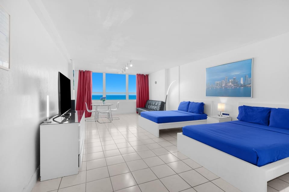 530 - Miami Beach Large studio Ocean View Apartment in Miami Beach