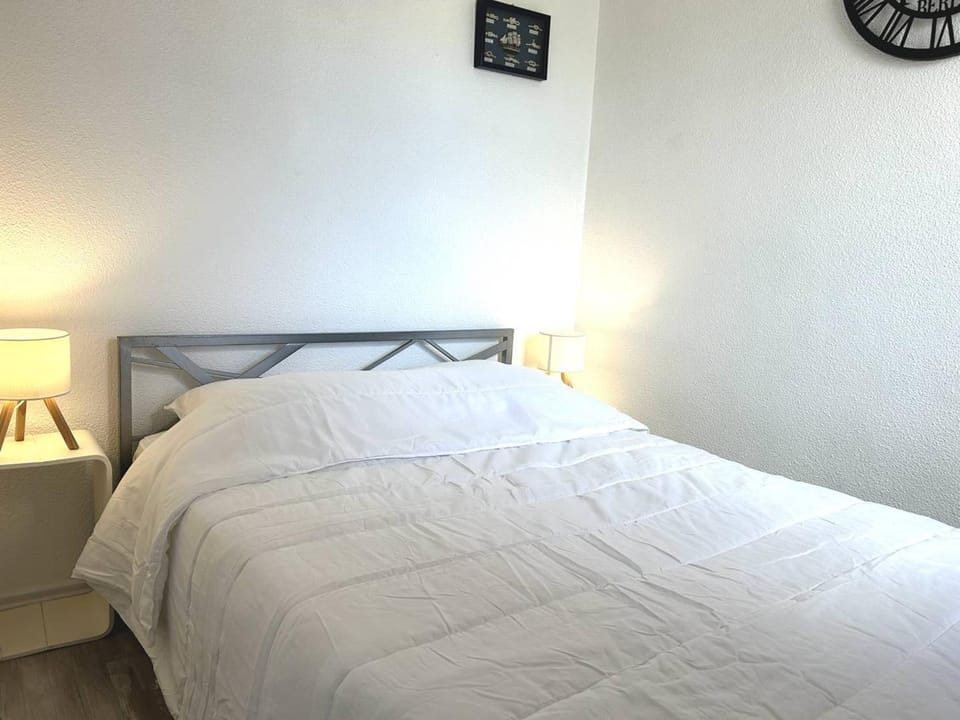 Studio cabine 4 couchages à Bormes-les-Mimosas avec climatisation et parking - FR-1-251-864 Cabin in Le Lavandou