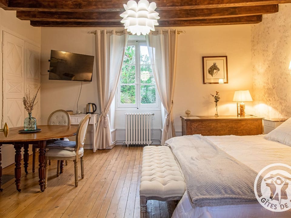 Chambres d'hôtes spacieuses près de la Loire - FR-1-622-116 Bed and Breakfast in Gennes-Val-de-Loire