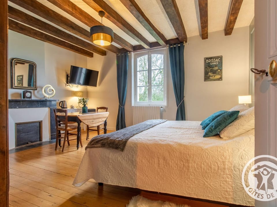 Chambres d'hôtes élégantes proche Loire avec parc et piscine - FR-1-622-114 Bed and Breakfast in Gennes-Val-de-Loire