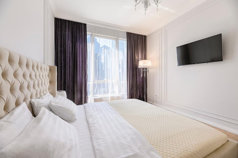Bed, TV and multimedia, Bedroom