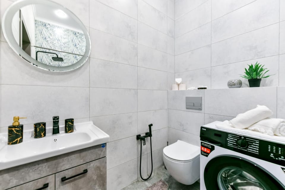 Bathroom, towels, washing machine