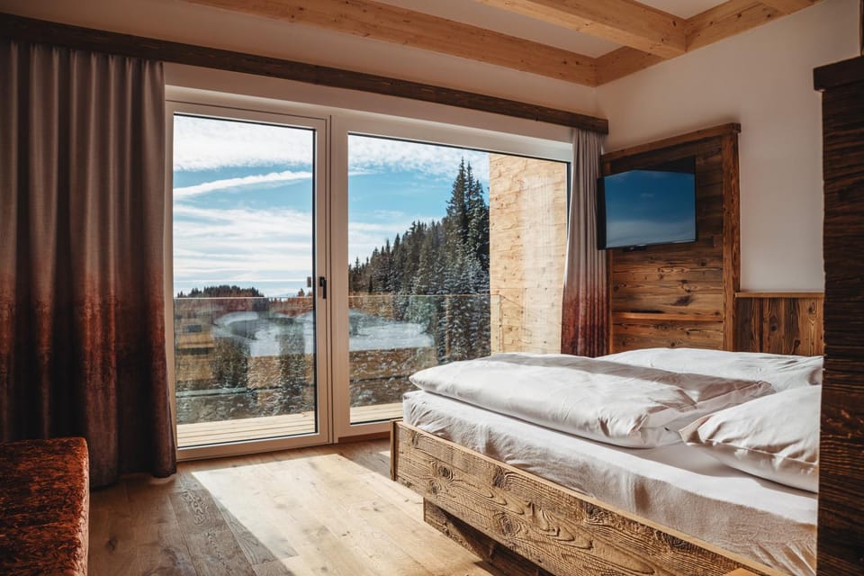 Bed, View (from property/room), Photo of the whole room, Bedroom