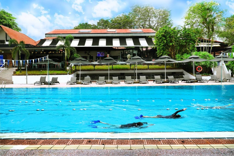 Swimming pool, sunbed
