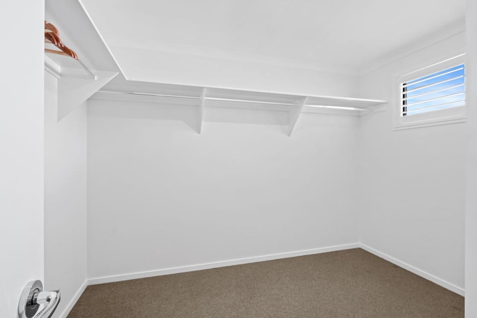 Stylish & Spacious 3BR 2BA Home in Spring Mountain M28 Apartment in Brisbane