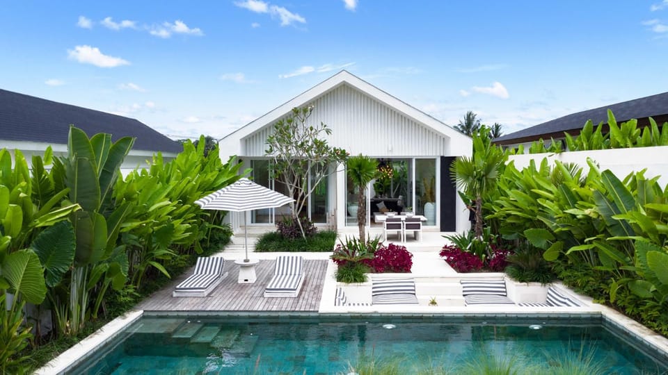 Seating area, Pool view, Swimming pool, internet