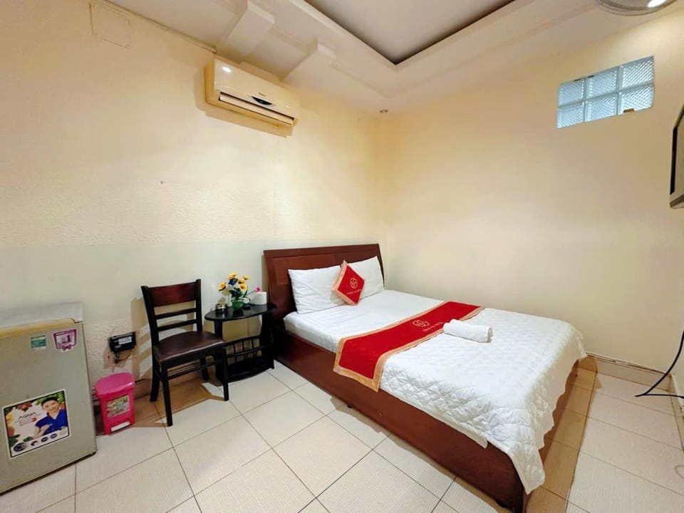 Bed, Photo of the whole room, Bedroom, air conditioner