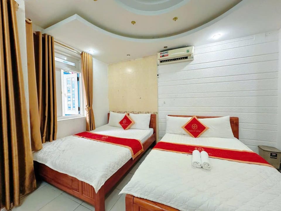 Bed, Photo of the whole room, air conditioner