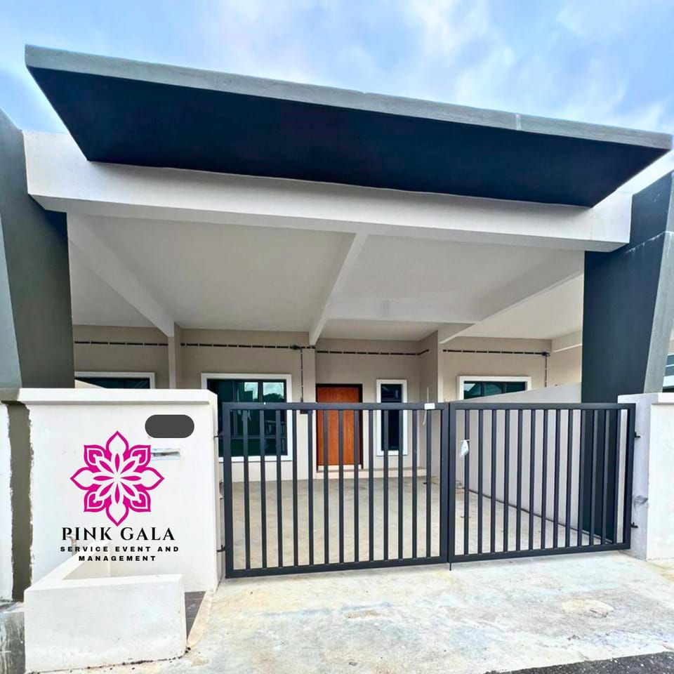 Facade/entrance, Day, Property logo or sign