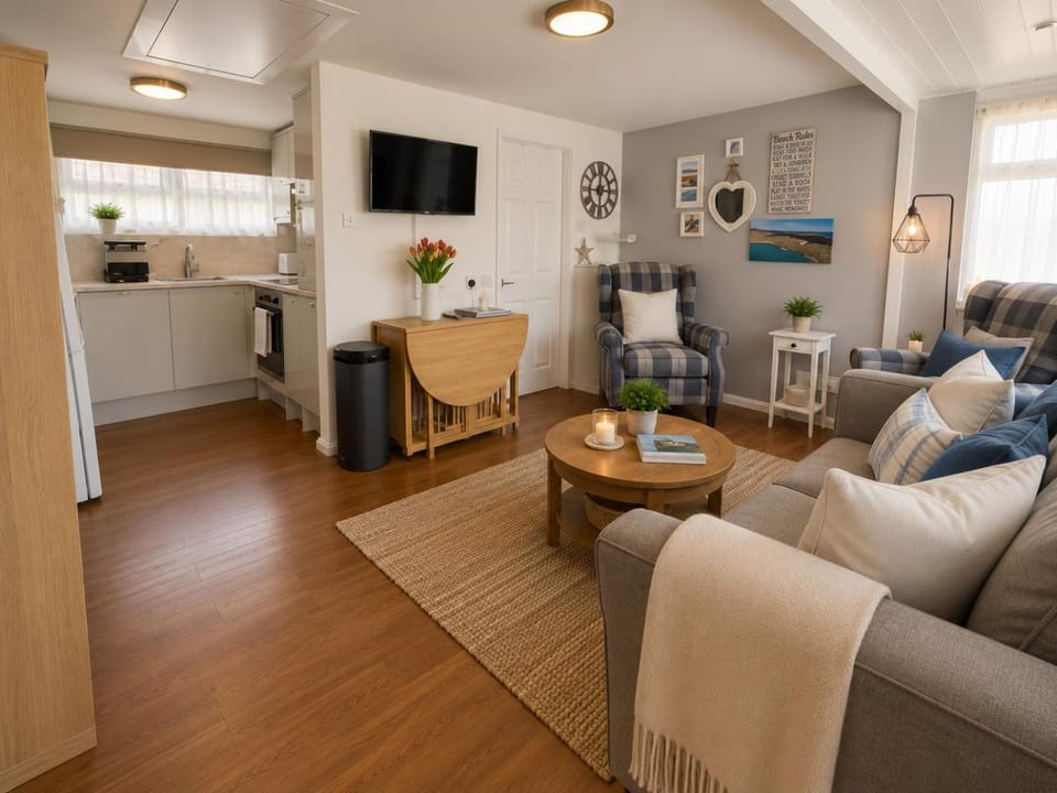 Cosy Coastal Chalet in Westward Ho! - Quiet Holiday Park Retreat Chalet in Westward Ho