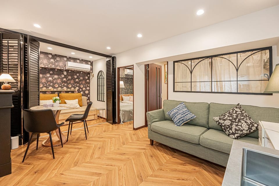Within easy reach of Shinjuku bustling district 4 minutes walk from nearest station 2 room apartment with lift Suitable for families and groups Hotel in Shinjuku