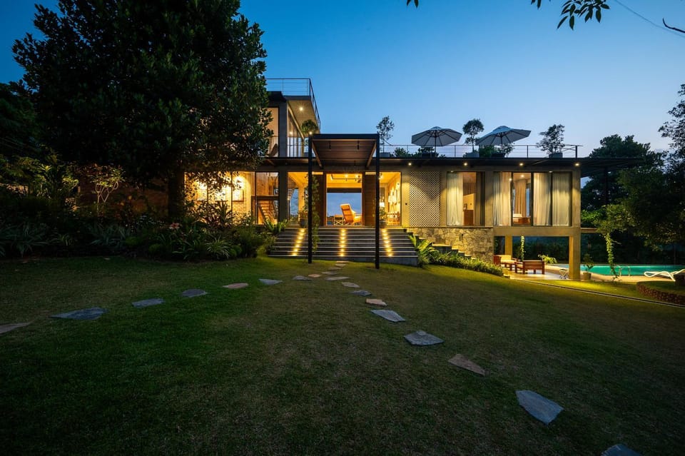 Property building, Natural landscape, Garden, Garden view, Landmark view, Pool view, Swimming pool, Swimming pool