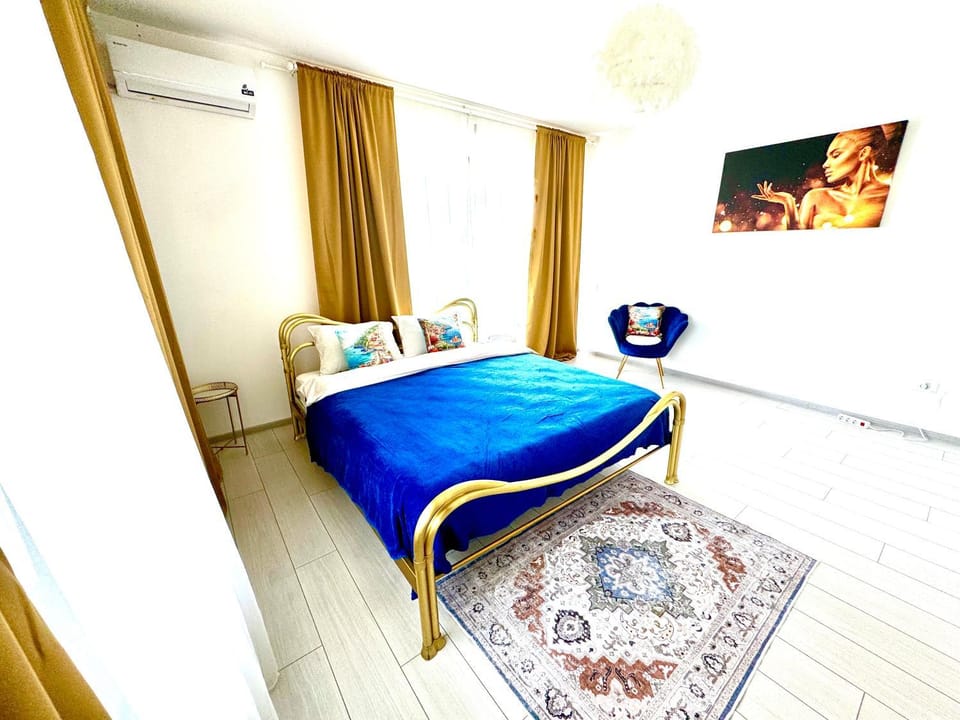 Bed, Photo of the whole room, air conditioner