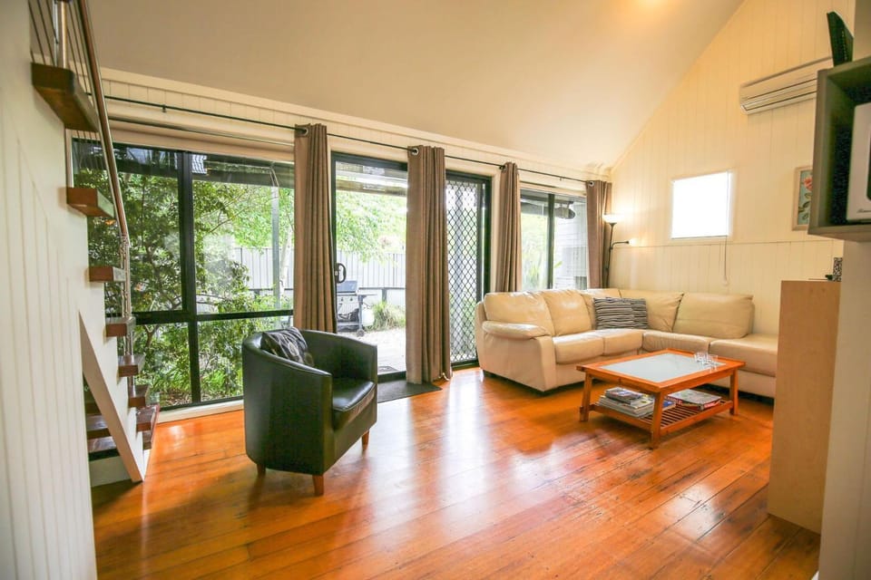 Garden, TV and multimedia, Living room, Seating area, Garden view, heating, pet friendly, air conditioner