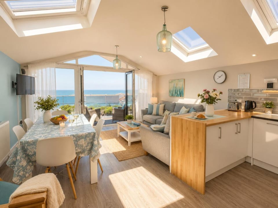 Sea View Holiday Home - 3 Bedrooms, Balcony, Dog Friendly Apartment in Westward Ho