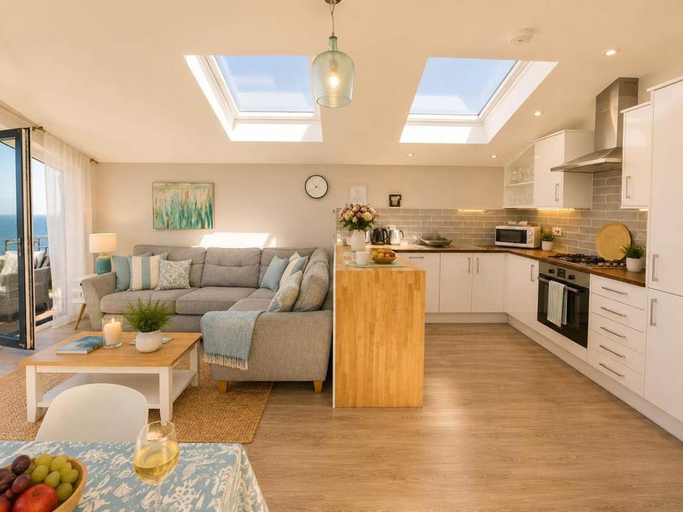 Sea View Holiday Home - 3 Bedrooms, Balcony, Dog Friendly Apartment in Westward Ho