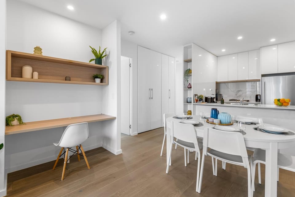 Kitchen or kitchenette, Dining area