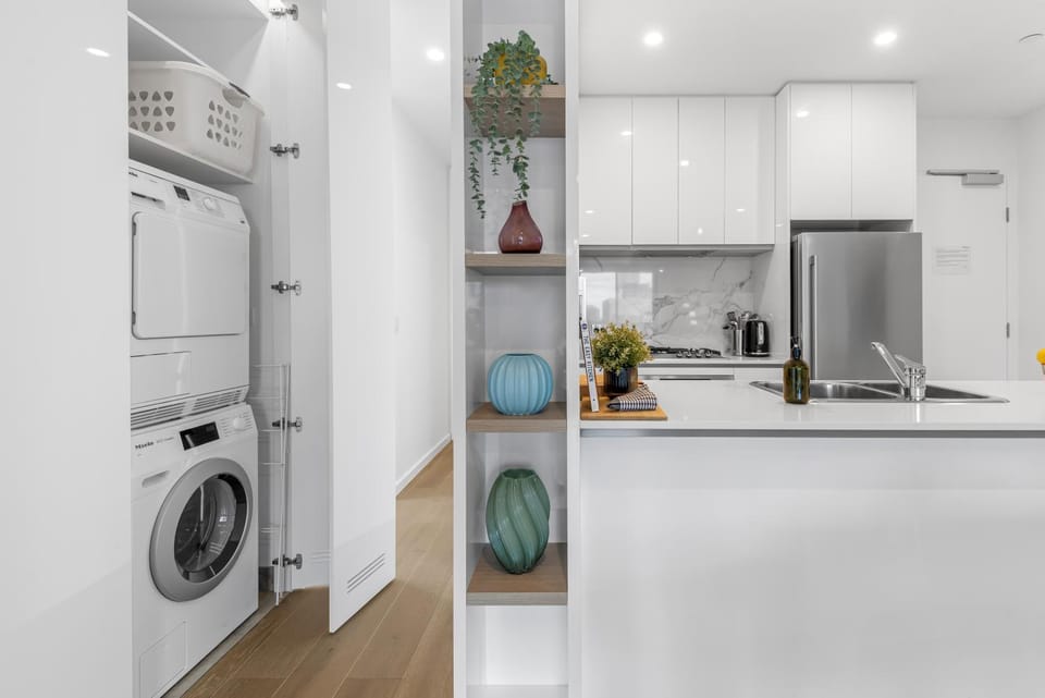 Kitchen or kitchenette, washing machine, dryer