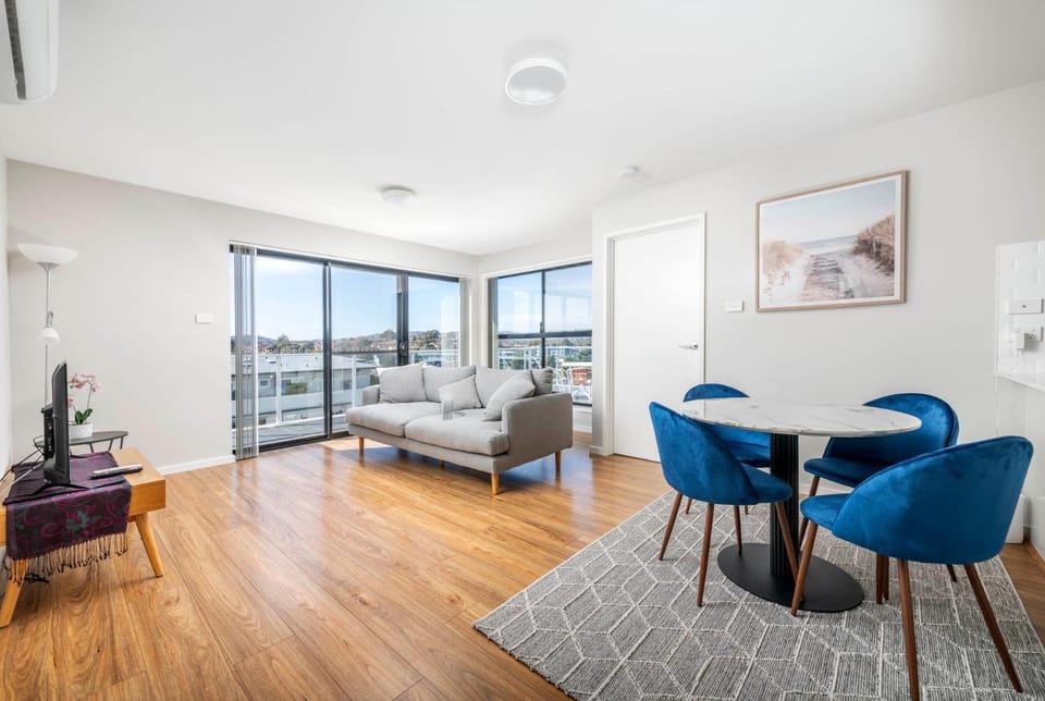 Lake & Mountain Escape Greenway Apartment in Canberra