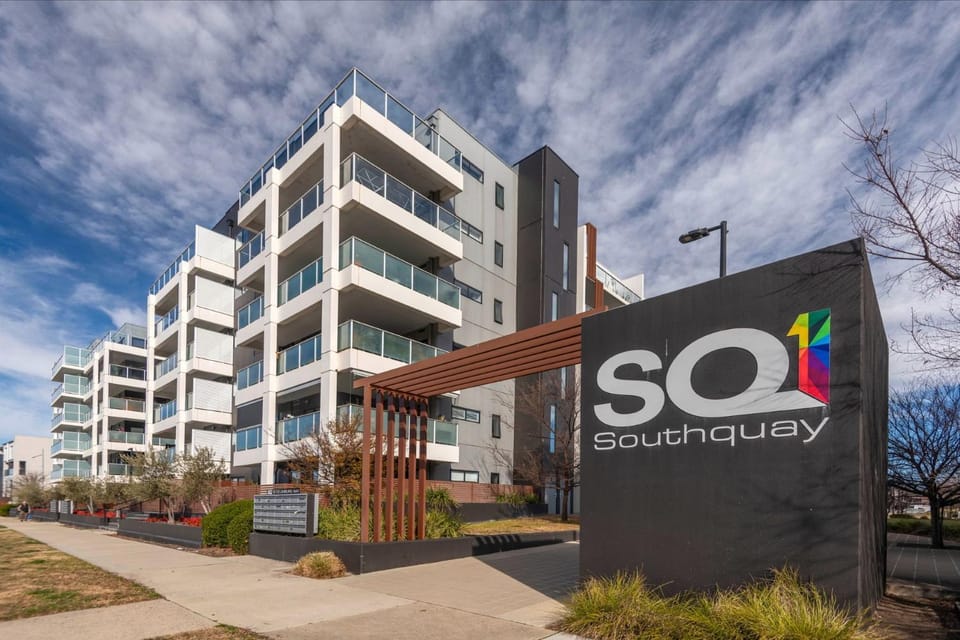 Lake & Mountain Escape Greenway Apartment in Canberra