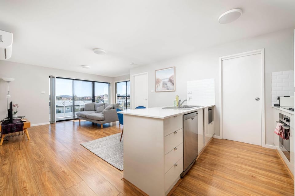 Lake & Mountain Escape Greenway Apartment in Canberra