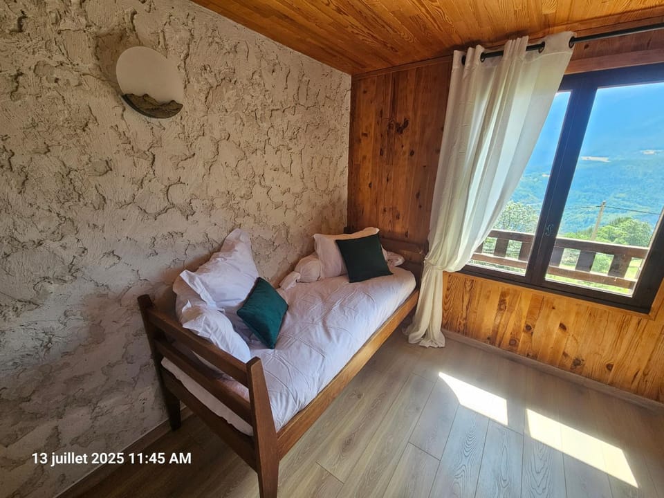 Bed, Mountain view