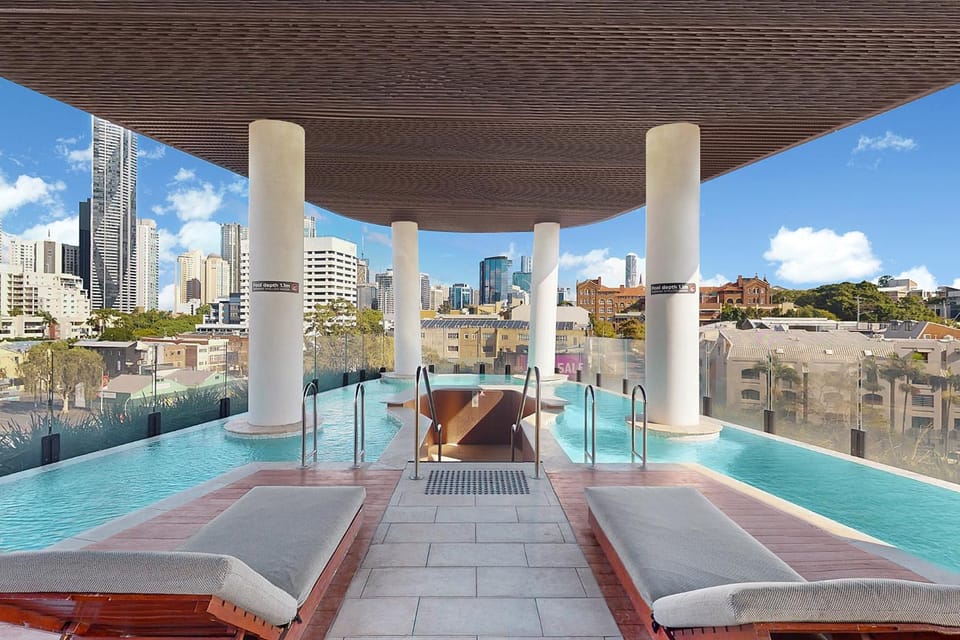 Day, View (from property/room), Balcony/Terrace, City view, Pool view, Swimming pool, sunbed
