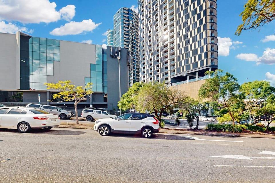 Stylish 2BR with Story Bridge & Fireworks Views Apartment in Brisbane