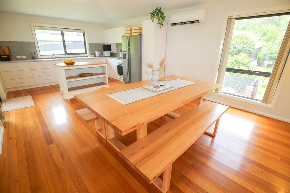 Kitchen or kitchenette, Dining area, Pets, heating, pet friendly, air conditioner