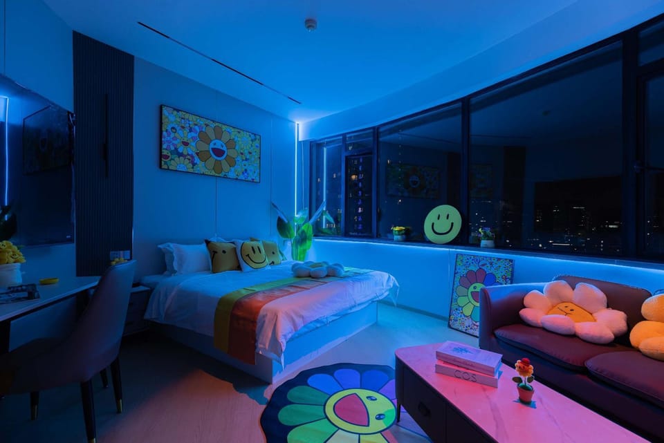 Photo of the whole room, Bedroom