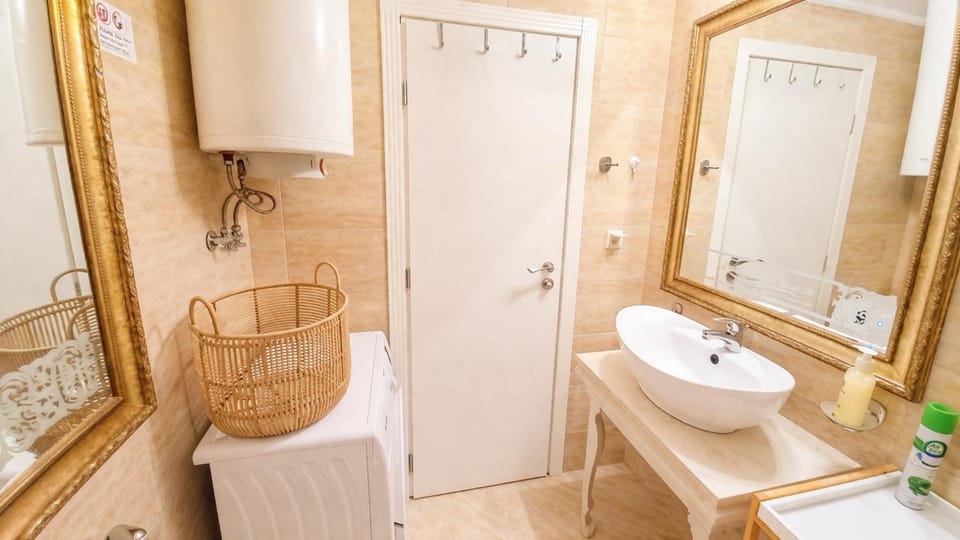 Toilet, Bathroom, washing machine