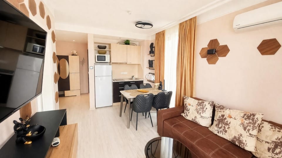 TV and multimedia, Kitchen or kitchenette, Living room, Dining area, stove
