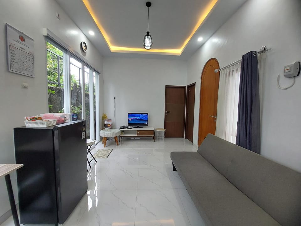 Communal lounge/ TV room, TV and multimedia, Living room, Seating area