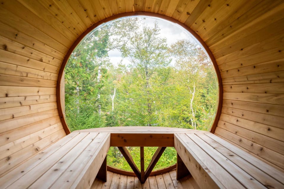 Spa and Sauna - Le Van Gogh Chalet in Quebec