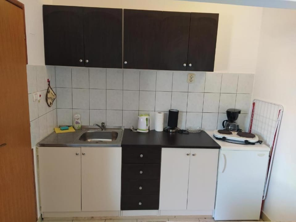 Roman Arch-Low budget studio in Top center,Walking street Apartment in Pula