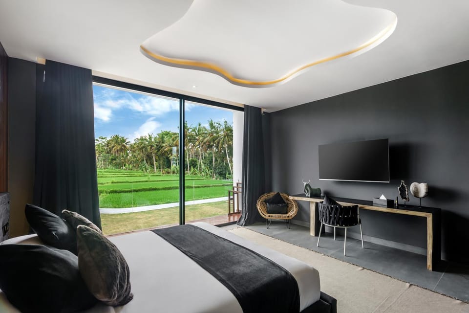 Bed, TV and multimedia, View (from property/room), Bedroom, air conditioner