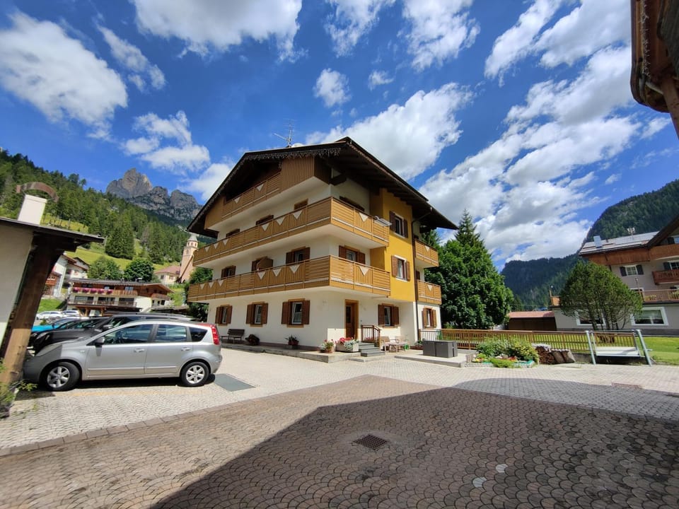 Property building, Natural landscape, Parking