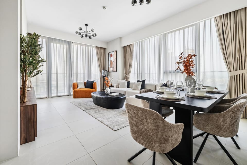 Living room, Seating area, Dining area