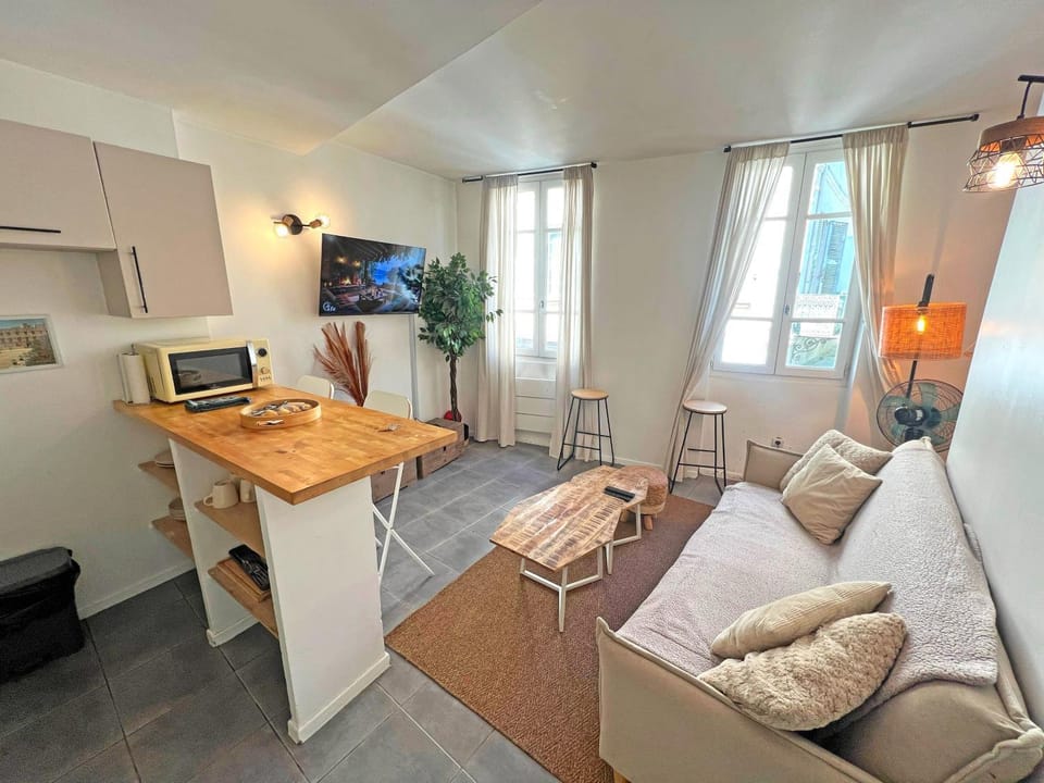 Living room, kitchen