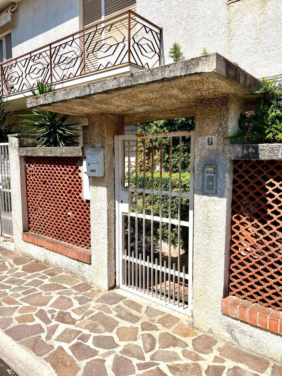 Property building, Facade/entrance