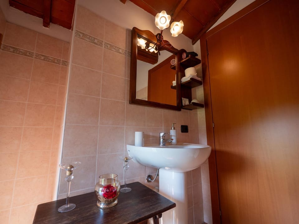 Bathroom, towels