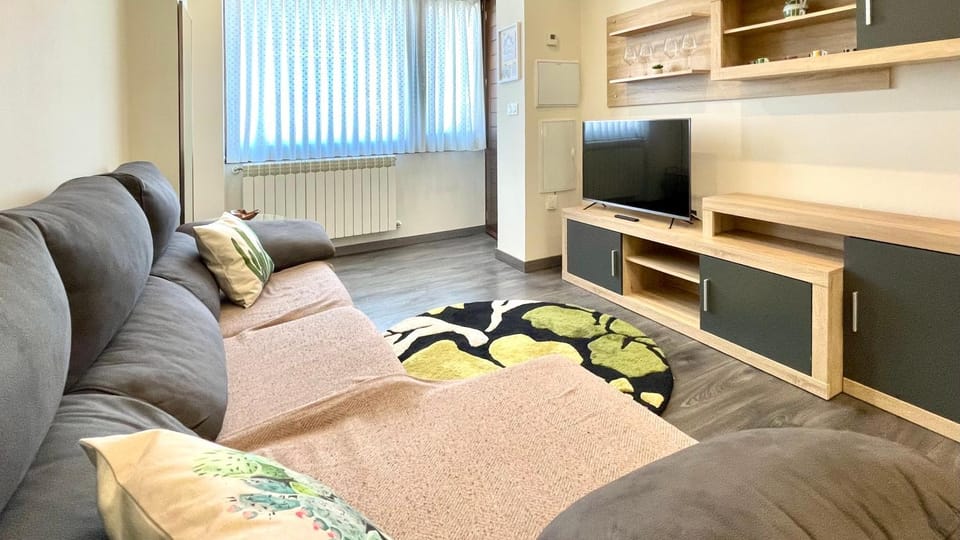 Communal lounge/ TV room, TV and multimedia, Living room