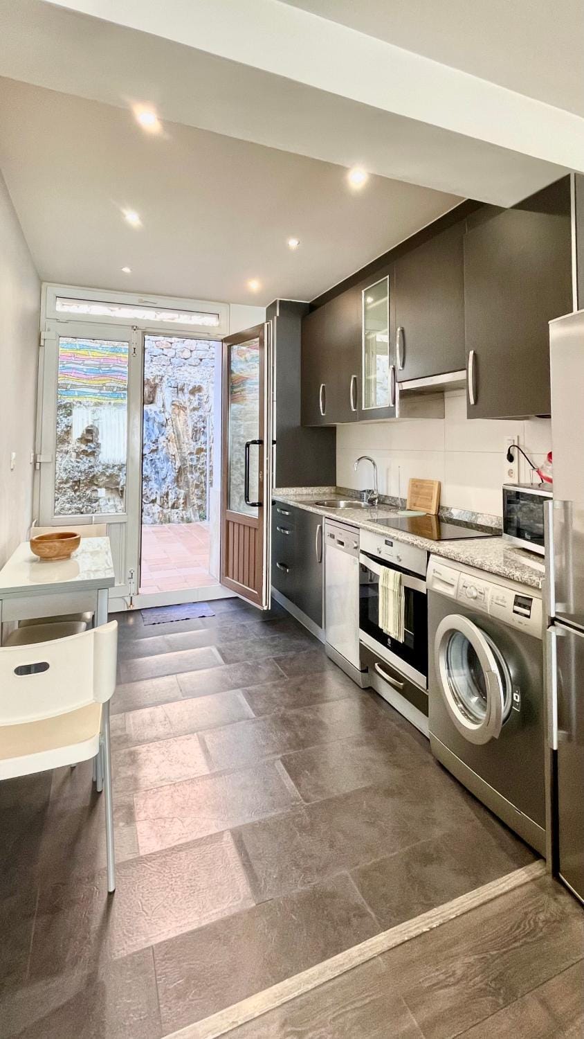 Balcony/Terrace, Kitchen or kitchenette, Dining area, dishwasher, oven, washing machine