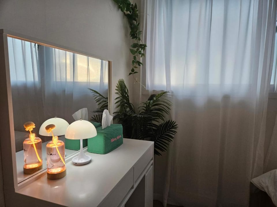 Photo of the whole room, Bedroom