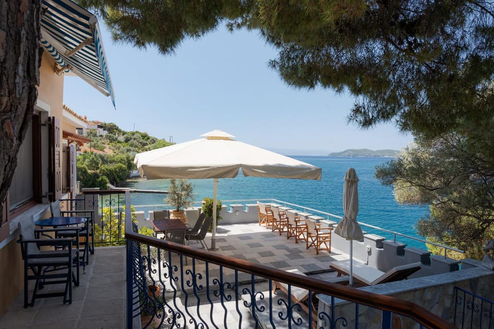 Property building, Patio, Day, View (from property/room), Balcony/Terrace, Seating area, Dining area, Sea view