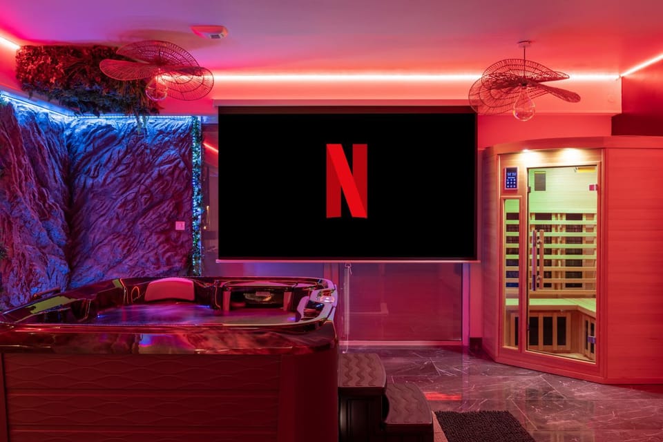 L'Horizon - Suite romantique avec jacuzzi, sauna, piscine & vidéo projecteur Apartment in Occitanie