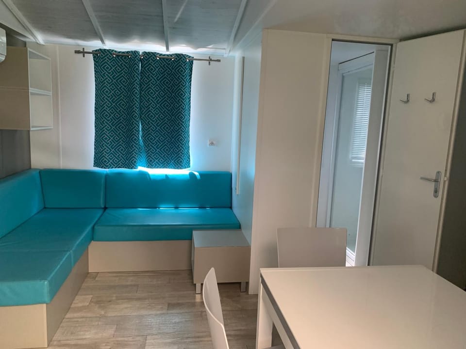 Mobilhome 6pers Camping le Neptune Argeles sur mer Campground/ 
RV Resort in Argeles-sur-Mer