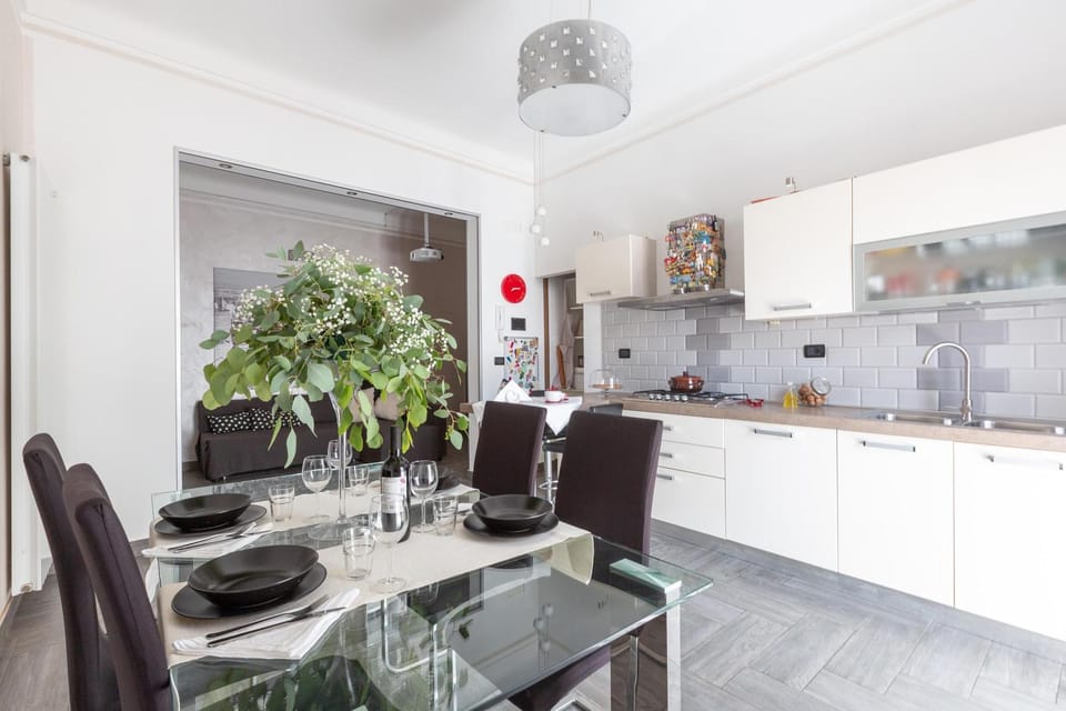 Kitchen or kitchenette, Dining area, stove