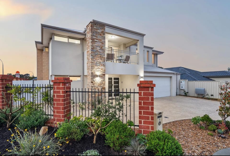 Spacious Stay near Karrinyup House in Perth