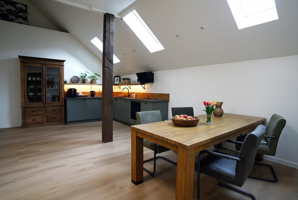 Seating area, Dining area, kitchen